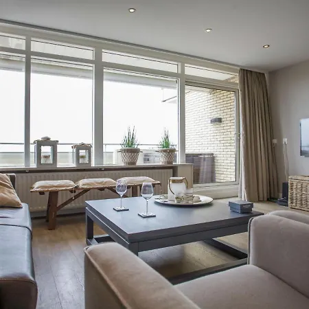 Apartment At The Promenade And Beach