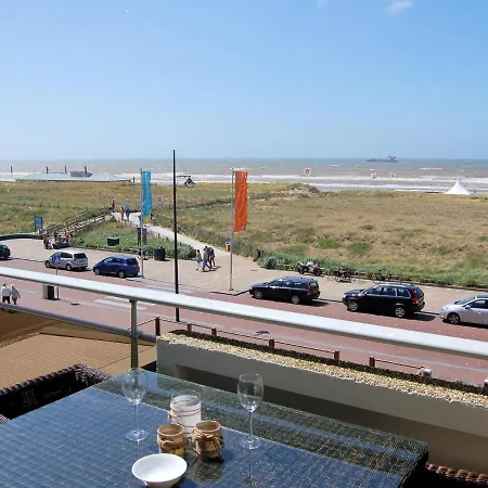 At The Promenade And 아파트